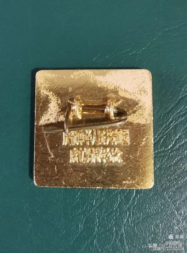 建国70周年纪念章值多少钱，70周年纪念章价值多少钱（我珍藏的国庆纪念章）