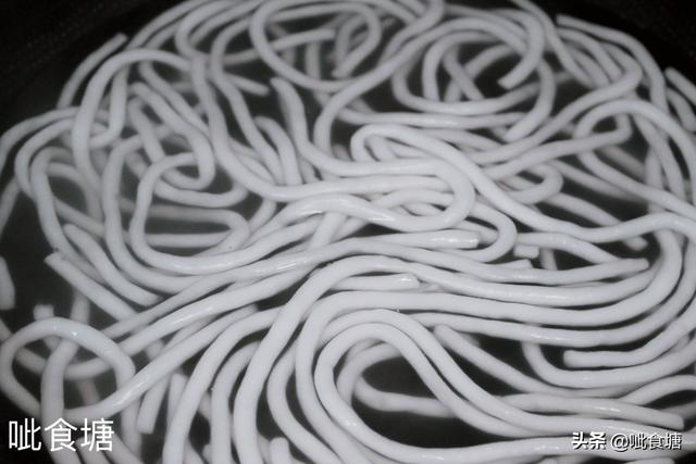 土豆粉热量高吗，土豆粉和面条哪个热量高（来一份酸辣土豆粉）