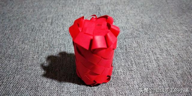 如何用一张纸折纸灯笼，如何用一张纸折纸灯笼视频（用四张纸条做成的折纸灯笼）
