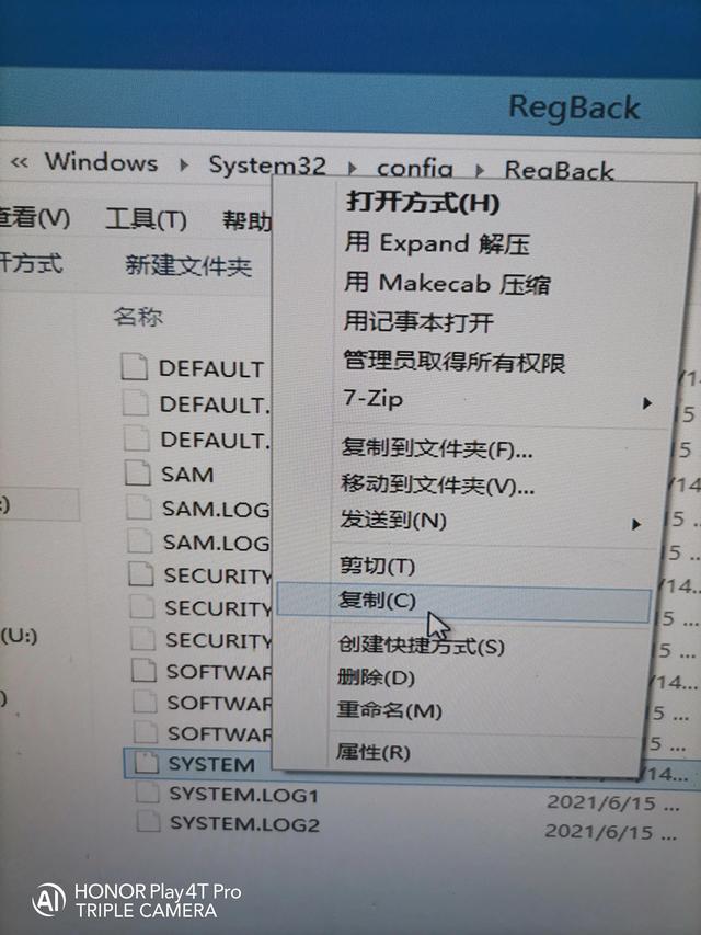 电脑开机就蓝屏，为什么电脑刚开机就蓝屏（电脑开机进系统出现蓝屏的解决方法）