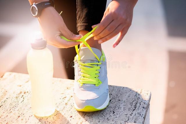 怎样才能跑得快，跑步的时候怎么样才能跑得快（有什么方法能让我跑得又快又省力）