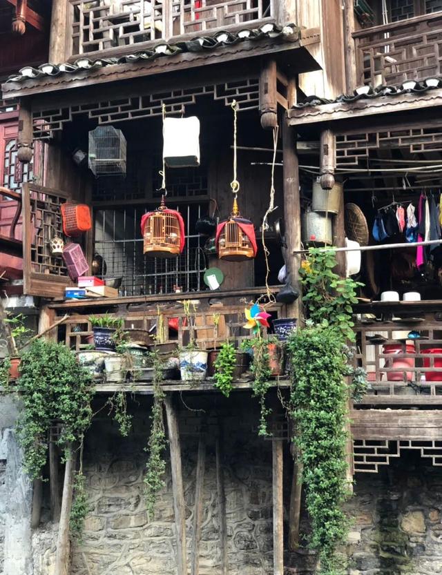 凤凰古城在哪里，湘西凤凰古城在哪里（沈从文笔下的《边城》）