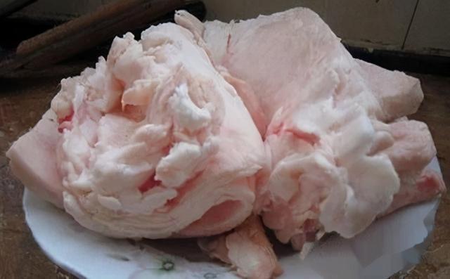 秋冬钓鲫鱼窝料配方，冬季钓鲫鱼的窝料配方（温度越低越好用）