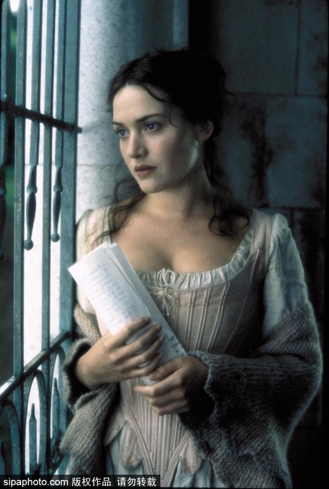 泰坦尼克女主角，泰坦尼克女主角是谁（她是《泰坦尼克号》女主）