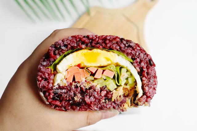 紫米饭团的做法和配方，救上班族的紫米饭团