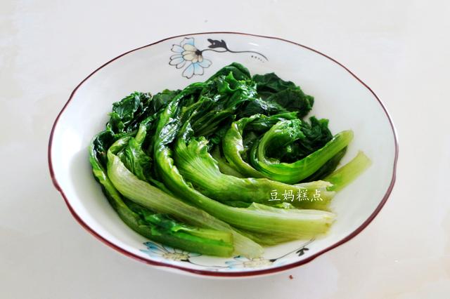 教你做蒜香生菜饼，蒜蓉生菜怎么做好吃又简单（蒜蓉生菜的做法）