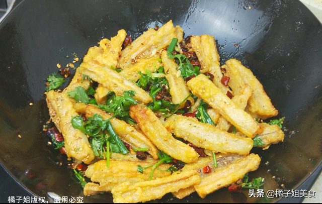 白莲藕怎么做好吃，凉拌莲藕又白又脆的做法（一周吃7次都嫌少）