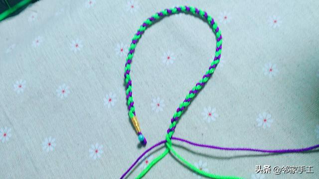 四股辫子的编法慢动作分解，四股辫编法图解（圆形四股辫图文教程编法一）