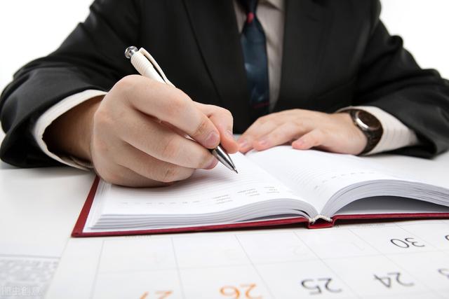 美丽作文，美丽的校园作文（中考示范作文《微笑让我如此美丽》）