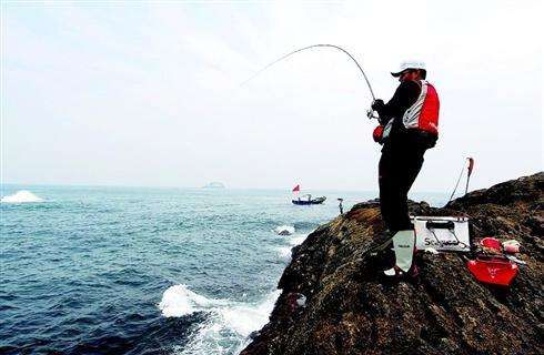 海竿串钩绑法与线组搭配图解：手把手教你正确组装海钓装备