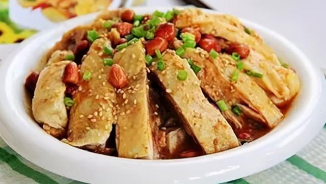 红烧培根金针菇的做法，烧烤培根金针菇的做法（每次做家人都说很好吃）