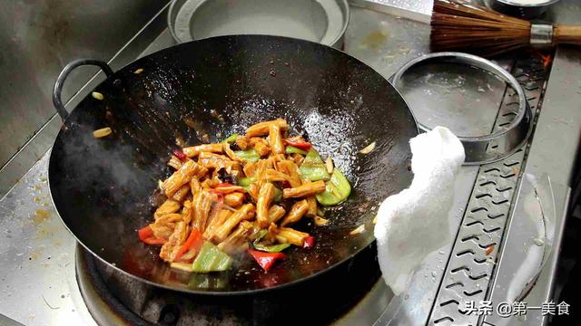 烧腐竹怎么做好吃，比肉都好吃的“烧腐竹”