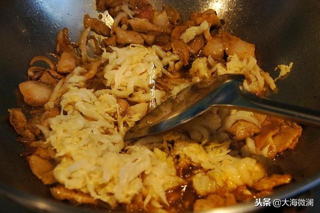 怎样做五花肉炖酸菜冻豆腐，酸菜炖五花肉冻豆腐怎么做（隔三差五来一顿还是吃不够）