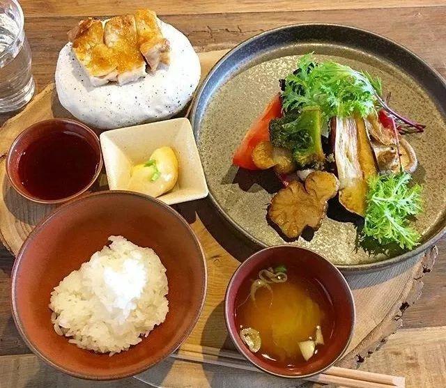 两人相爱到老的网名，相约到老的超霸气情侣网名：冇沵巳足够╭ | 莫名的想念╭微信昵称（牵手看展览吃大餐）