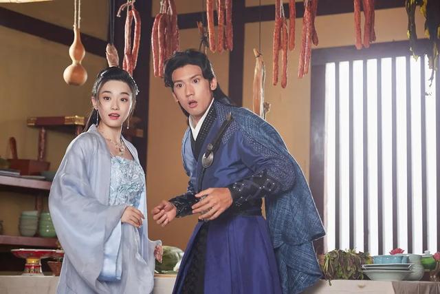 小吏家的长房嫡女，小说穿越成小吏家千金（《穿越成小吏家千金》磕磕绊绊的日子团结一心的家人）