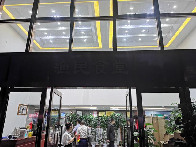 路易十三神龙套多少钱，神龙套和路易十三哪个贵（第一次喝两万多一瓶的路易十三）