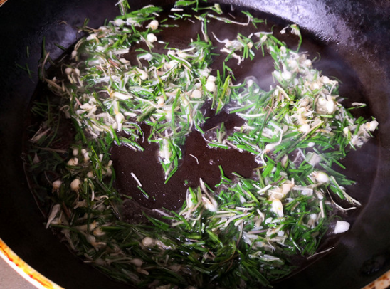 大蒜炒虾仁的家常做法，大蒜虾仁的做法大全（蒜香糖醋虾仁这个做法太好吃了）