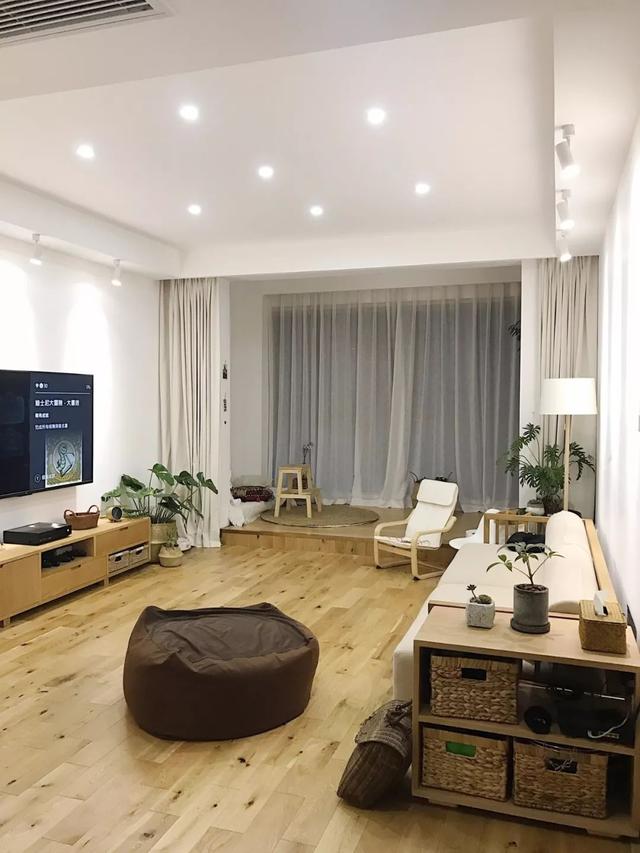 客厅阳台打通一体装修效果图，大厅阳台打通装修设计效果图（如何利用好阳台空间）