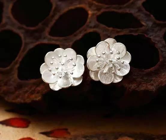 银子发黄是不是不纯，银子发黄是纯银吗（这些常见的银真的是纯银吗）