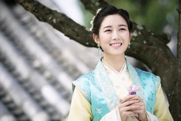 恭喜！34岁李昇基恋情曝光，曾是林允儿前男友，女方是星二代
