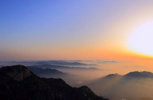 泰山的诗句，描写泰山的千古名句（杜甫为赞美泰山写下一首诗）