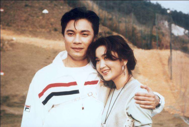 火玫瑰剧情介绍，火玫瑰剧情介绍分集（她演的火玫瑰是演艺生涯中一抹灿烂的光）