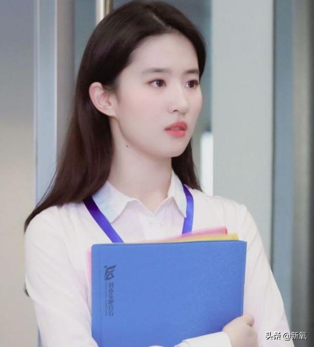 发际线粉会堵塞毛孔吗，发际线粉的危害（关晓彤才23岁就秃了）