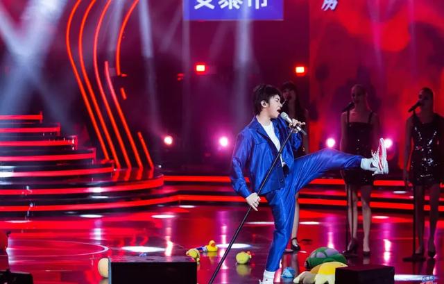 王祖蓝模仿容嬷嬷,王祖蓝模仿谁像谁 王祖蓝模仿容嬷嬷,王祖蓝模仿谁像谁