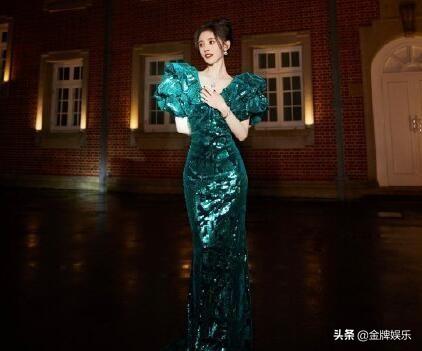 Angelababy ★杨颖套图3套，angelababy是谁（2021年微博之夜红毯走秀）