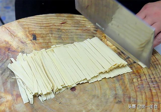 正宗重庆麻辣鱼的做法，麻辣鱼怎样做又嫩又好吃（麻辣鱼片好吃有诀窍）
