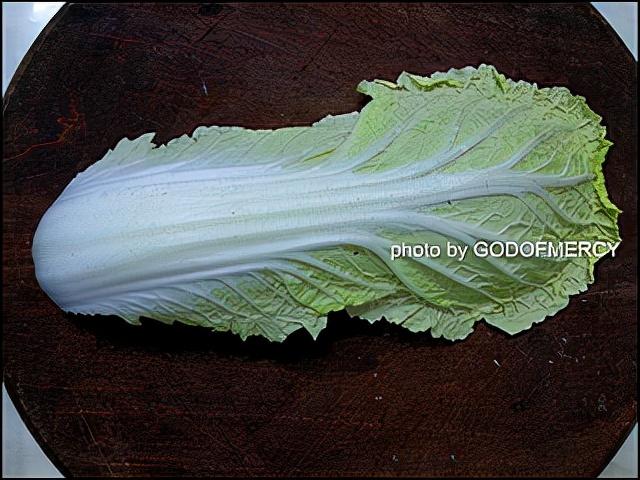 白菜怎么吃，白菜怎么吃解毒效果好（舒缓压力白菜炒肉片的做法）