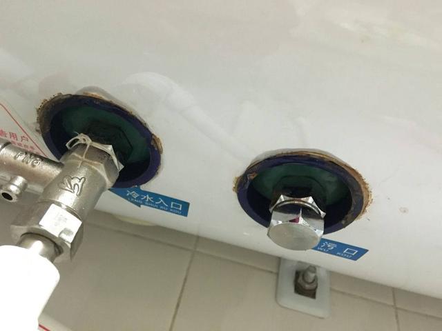 热水器排水阀一直滴水小妙招，热水器泄压阀一直滴水怎么办（热水器加热时泄压阀滴水）
