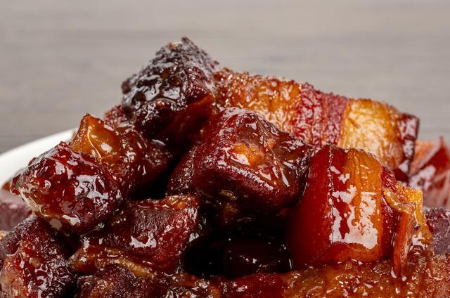 东坡肉是哪里的菜，东坡肉是哪里的名菜（东坡肉是哪个地方的菜）