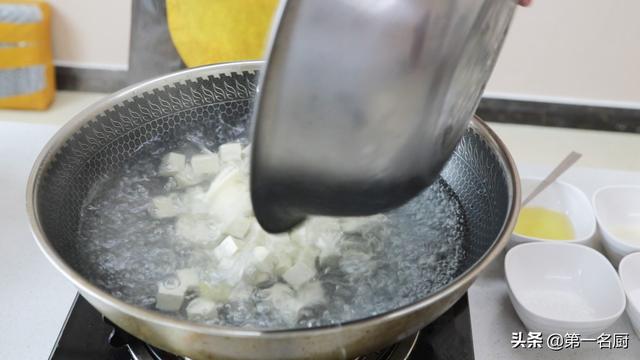 小葱炒豆腐的做法，小葱炒豆腐怎么炒（这才是“小葱拌豆腐”的家常做法）