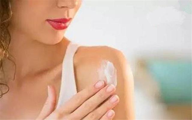 防晒乳和防晒霜哪个防晒效果好，防晒乳液和防晒霜的区别是什么（防晒乳和防晒霜有何区别）