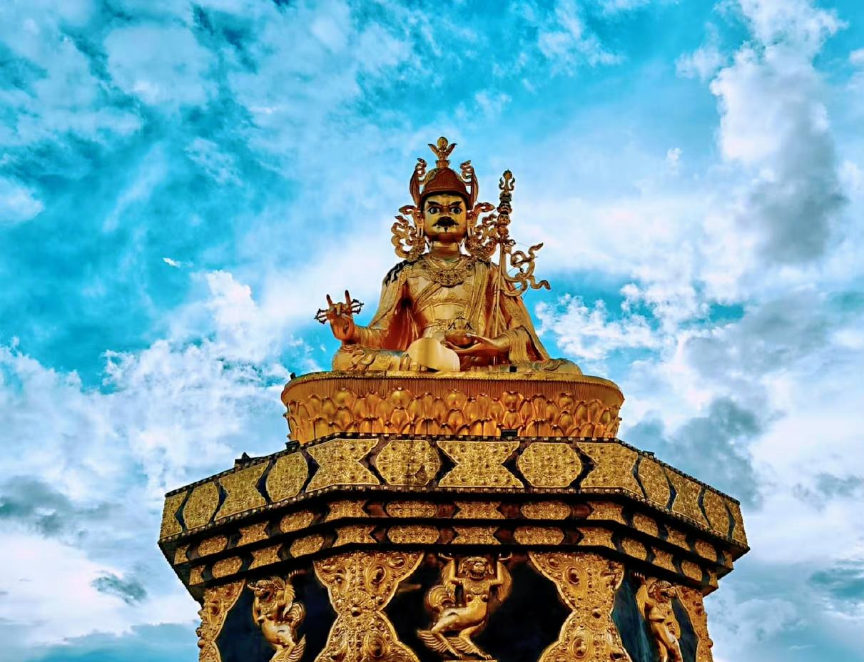 喇嘛阿秋仁波切主持修建的,它位于四川省甘孜藏族自治州白玉县境内