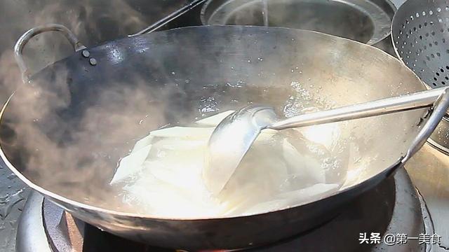 山药怎么炒才好吃，如何做野生山药炒肉才好吃（厨师长有技巧，山药清脆不发黑）