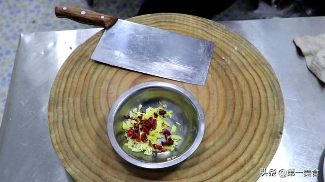 蚂蚁上树怎么做，蚂蚁上树的简易做法怎么做（香味十足比吃肉都过瘾）