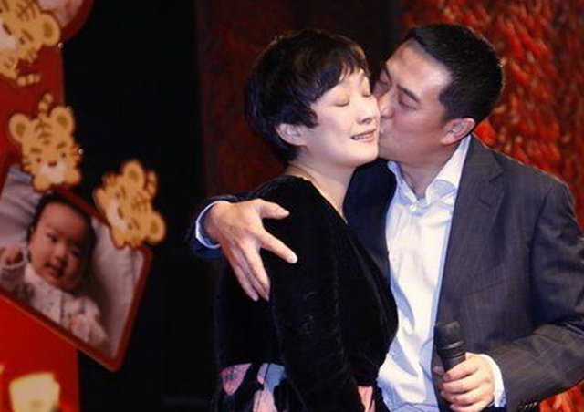 演员王海燕第一任丈夫是谁，演员王海燕第一任丈夫是谁啊（二婚嫁张嘉译育有一女）