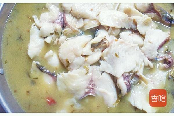 酸菜鱼火锅怎么做，酸菜火锅鱼怎么做好吃（这样做家庭版麻辣酸菜鱼火锅）