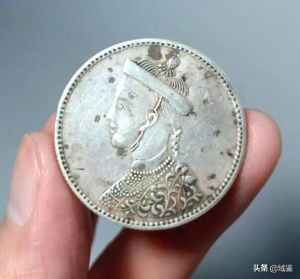 100元怎么看真假，新版100元人民币怎么鉴别真假真伪（袁大头辨别有技巧）