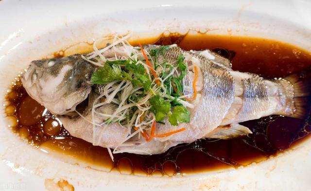 蒸鱼多长时间最佳，蒸鱼需要多长时间最好（蒸鱼多少分钟才熟）