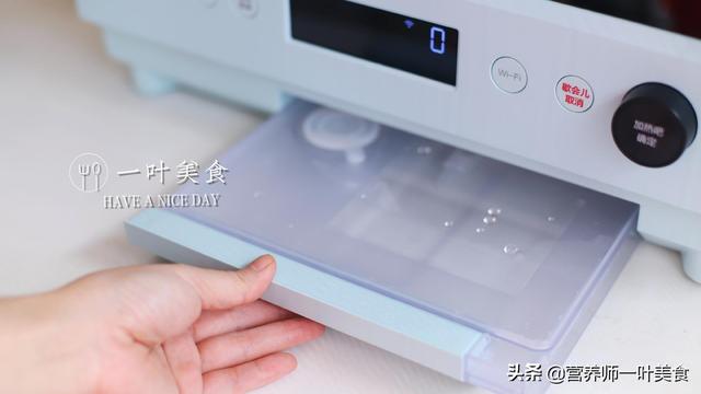 电饭煲和微波炉煮饭哪个更好，微波炉和电饭煲哪个更省电（微波炉、烤箱、蒸箱三合一）
