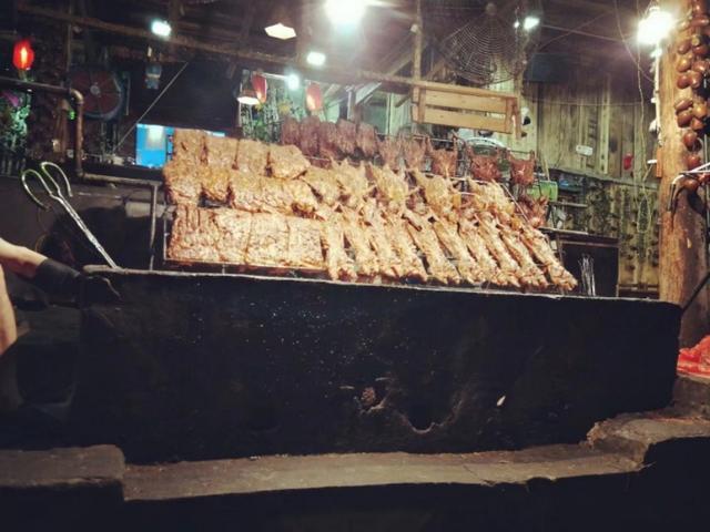 柳江古镇的特色，柳江古镇的特色美食（一个集美貌与美食于一身的古镇）