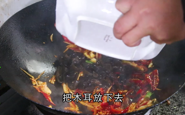 泡椒猪肝怎么炒，爆炒猪肝怎么做又嫩又好吃（潘哥教你做泡椒炒猪肝）