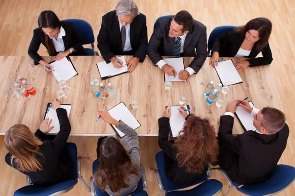 ceo和董事长，董事长和ceo的区别（一个高级打工仔）