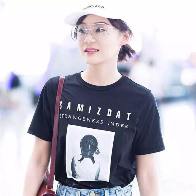 ckj眼镜架属于什么档次，ckj眼镜是什么价位（肖战在眼睛上动了什么手脚）