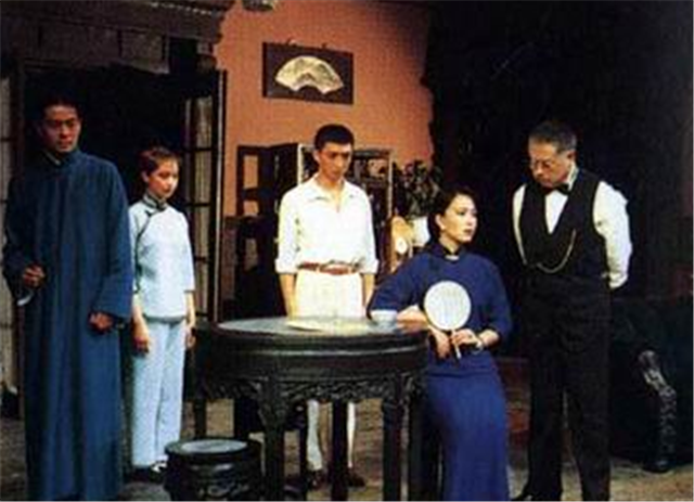 雷雨人物形象分析，雷雨人物（女性的悲剧——浅析《雷雨》中周繁漪的角色形象）