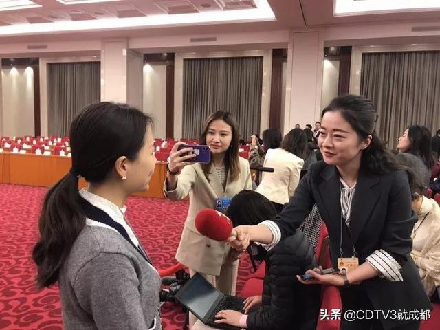 耙耳朵四川话是什么意思，耙耳朵四川话是什么意思的意思（坐拥千万粉丝的非洲兄弟真心安利）