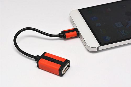 手机优盘在手机上怎么使用，u盘怎么在手机上使用（手机读取U盘文件的方法）